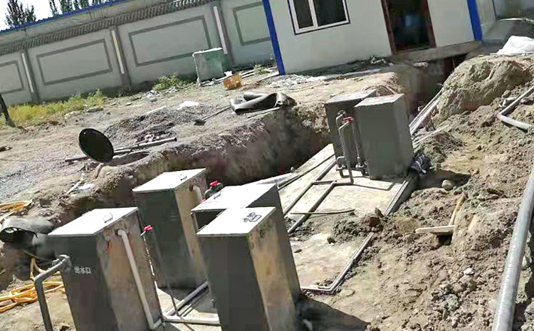新疆阿克陶地区AO一体化污水处理设备安装现场图(图4)
